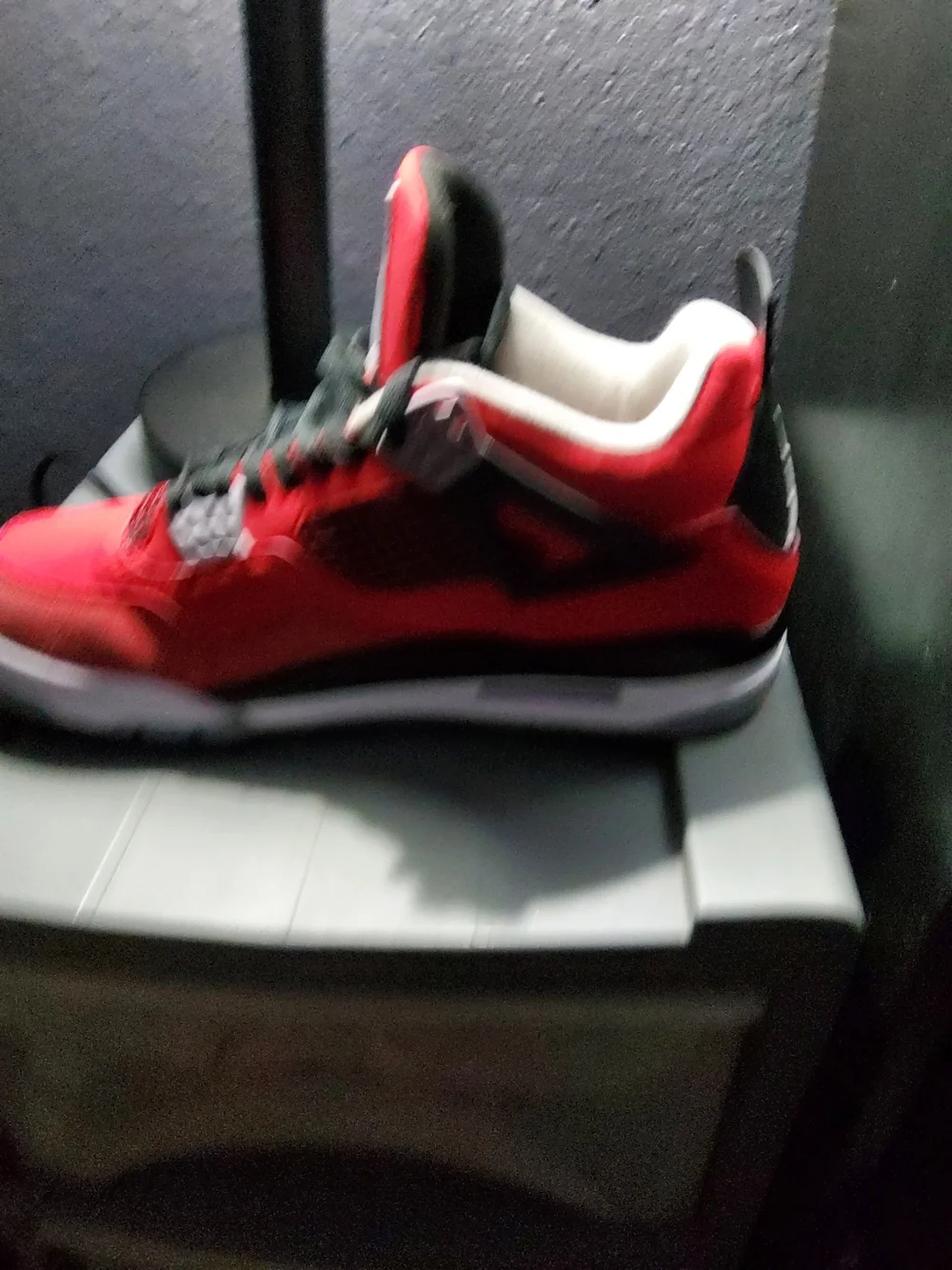 Nike Men's Red and Black Retro Basketball Sneakers